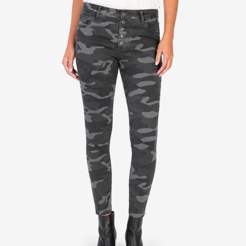 Kut from the Kloth Connie High Rise Ankle Skinny Gray Camo Raw Hem Size 4